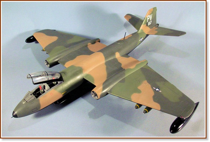 Изтребител - Martin B-57B Canberra - Сглобяем авиомодел - макет
